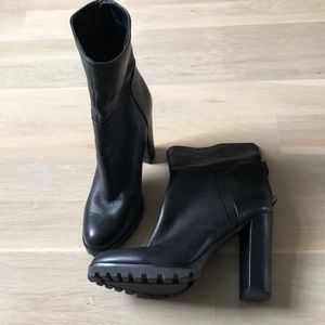 ALDO platform ankle boots (6.5)